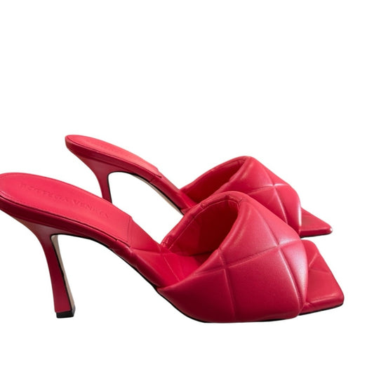 Bottega Veneta Puffy Quilted Leather Slides in Berry Pink. Size 39 (8.5-9)